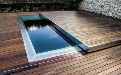 piscine privée sécurisé avec un volet. 