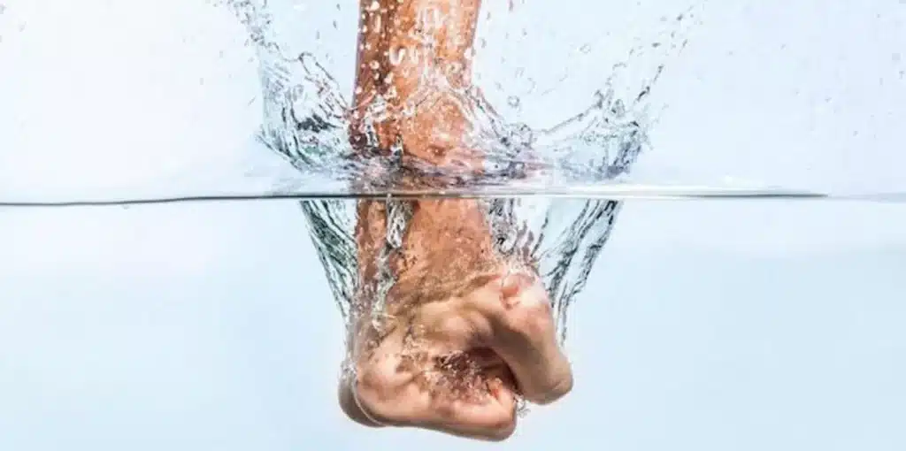 La dureté de l'eau se mesure avec le TH, responsable de l'équilibre de l'eau. 